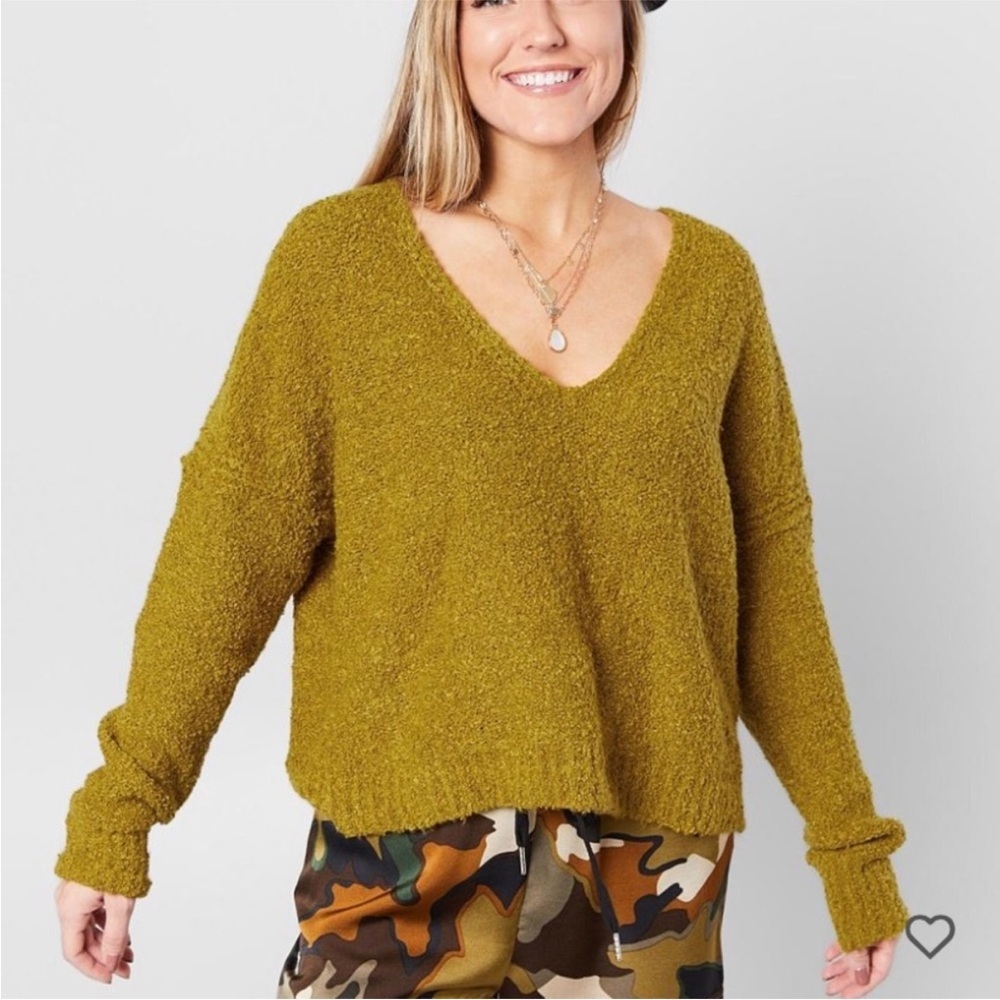 Free People Finders Keepers V-Neck Boucle Sweater in Athena Moss Green XS NWT - Picture 2 of 9